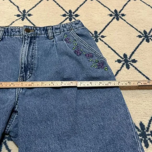 Vintage Embroidered Floral Denim Mom Shorts - Picture 5 of 8